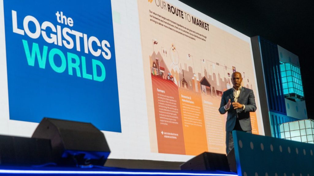 Marco Jensen explicando la estrategia "Route to Market" durante su conferencia en The Logistics World.